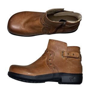 Alegria Womens Zoey  Rain Boot  Retro Side Strap Studs Detailing Walnut Sz 41